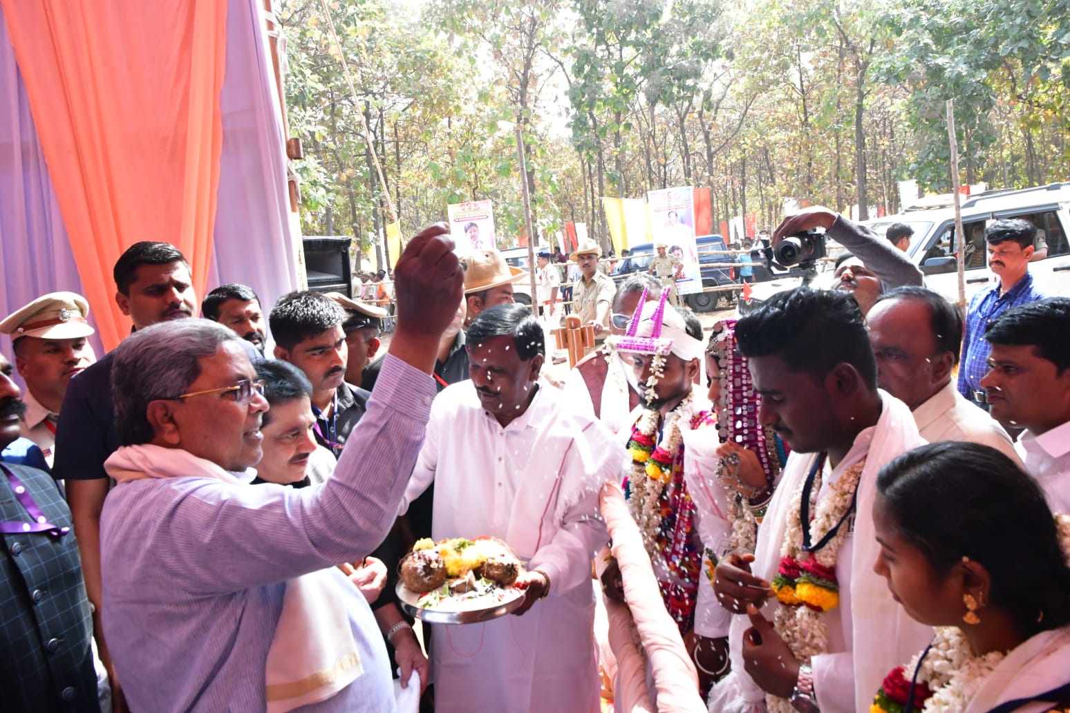 ಸಾಮೂಹಿಕ ವಿವಾಹ ಕಾರ್ಯಕ್ರಮ