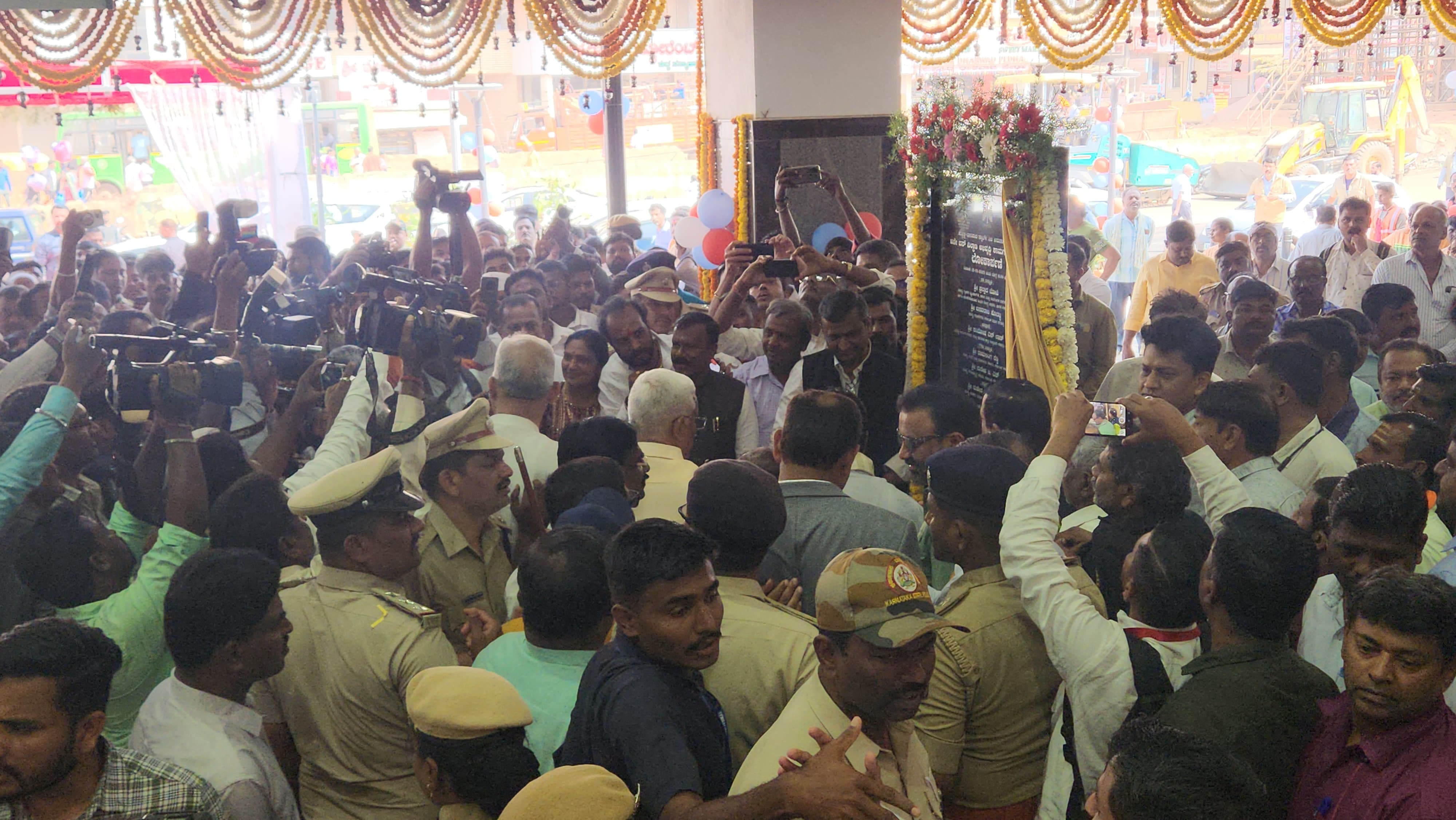 ಹುಬ್ಬಳ್ಳಿ ಹಳೇ ಬಸ್ ನಿಲ್ದಾಣ ಉದ್ಘಾಟನಾ ಕಾರ್ಯಕ್ರಮ