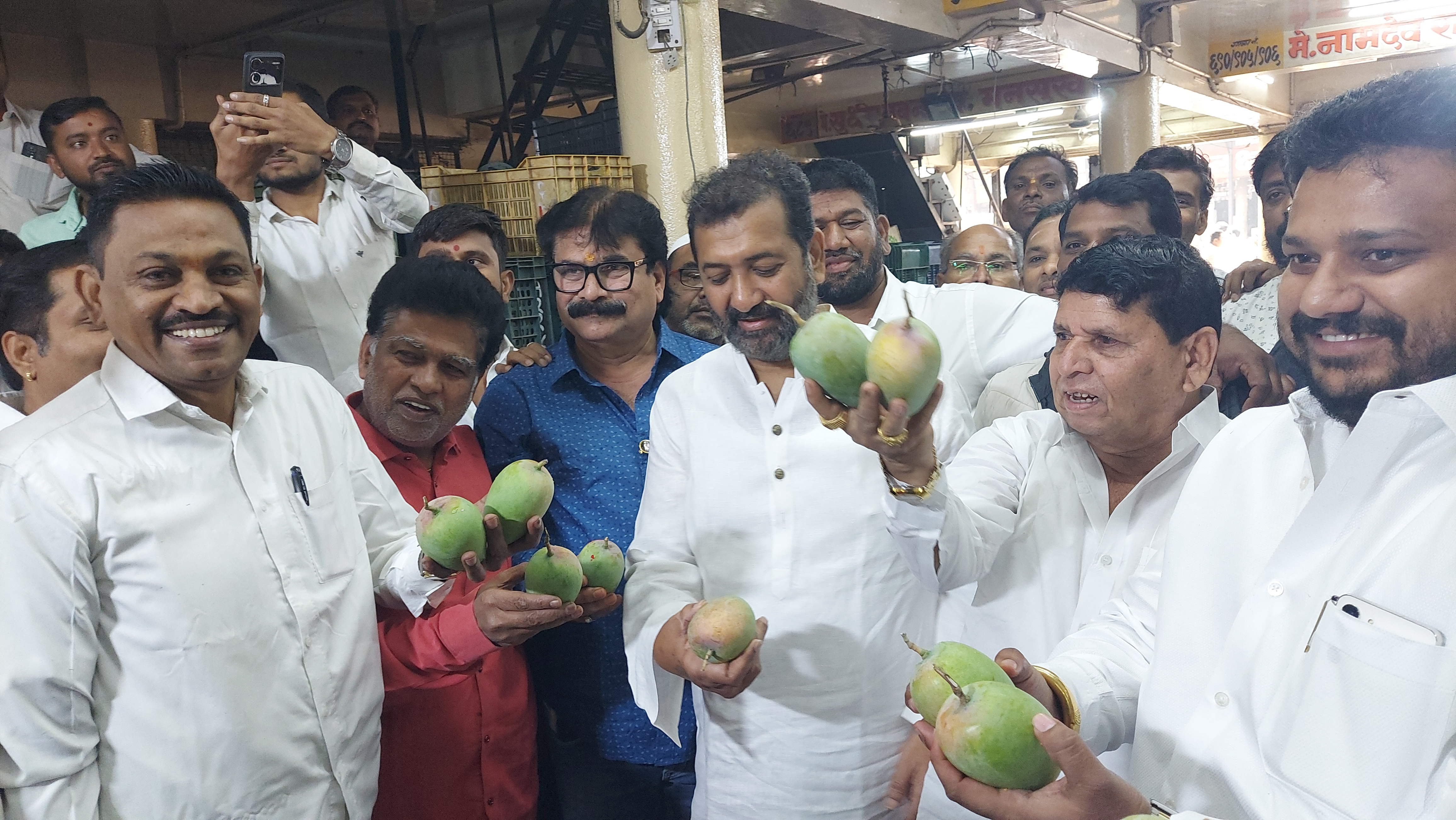 first mango of the season arrives at the market yard in Pune