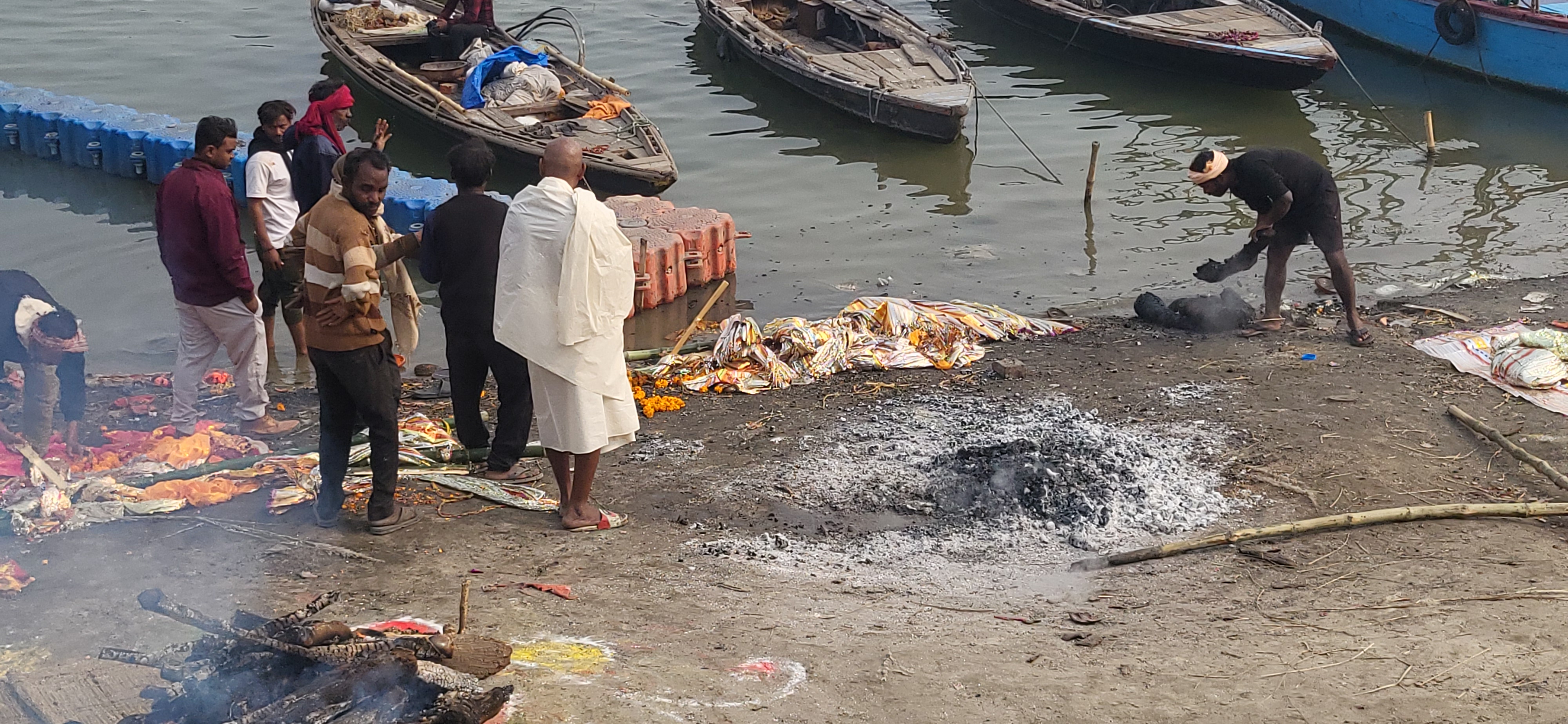 Gold In The Ashes: Unique Struggle To Earn Livelihood At A Varanasi Ghat