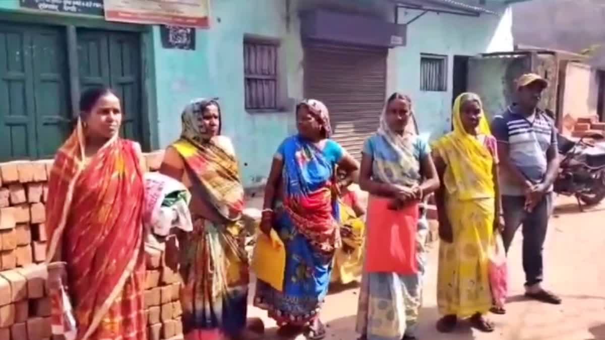 Ration distribution in Dhanbad