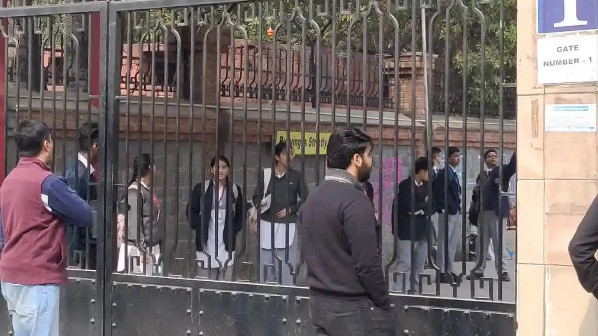 Delhi school gets bomb threat