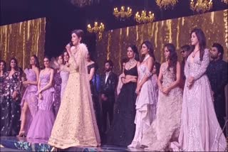 ಟೀಚ್ ಫಾರ್ ಚೇಂಜ್ ಫ್ಯಾಶನ್ ಶೋ  Manchu Lakshmi  Teach for Change Fashion Show  ಖ್ಯಾತ ಚಿತ್ರನಟಿ ಮಂಚು ಲಕ್ಷ್ಮಿ  ಶ್ರುತಿ ಹಾಸನ್