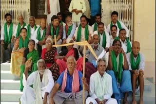 formers_protest_in_satyasai_district_for_sez_land