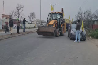 Farmers moved from Amritsar to Delhi with JCB machine