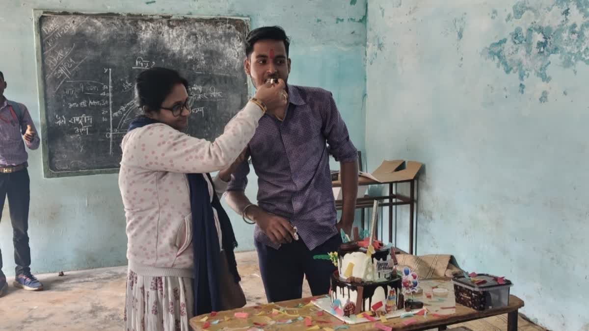 STUDENTS SHAKE BEER IN CLASS ROOM