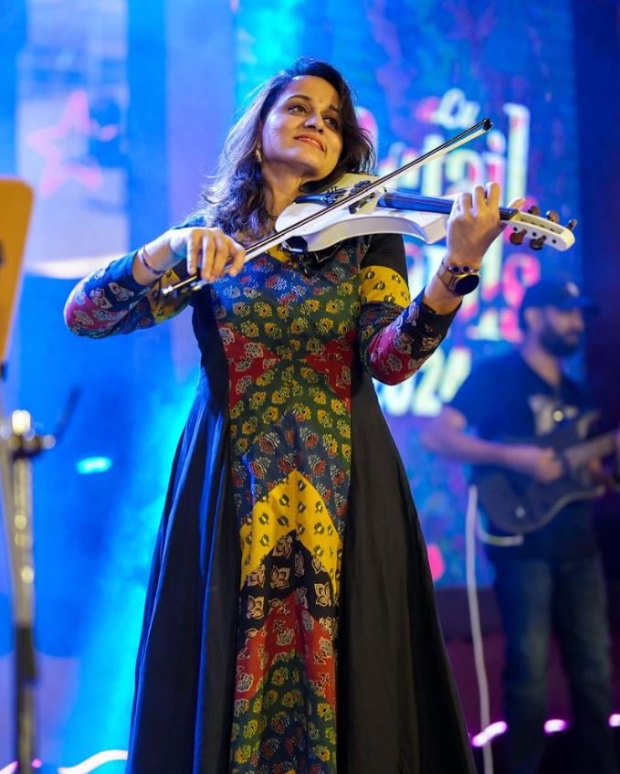 ROOPA REVATHI  രൂപ രേവതി  വയലിനിസ്‌റ്റ് കലാകാരി രൂപ രേവതി  VIOLINIST ROOPA REVATHI