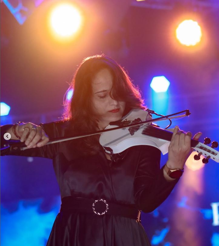 ROOPA REVATHI  രൂപ രേവതി  വയലിനിസ്‌റ്റ് കലാകാരി രൂപ രേവതി  VIOLINIST ROOPA REVATHI