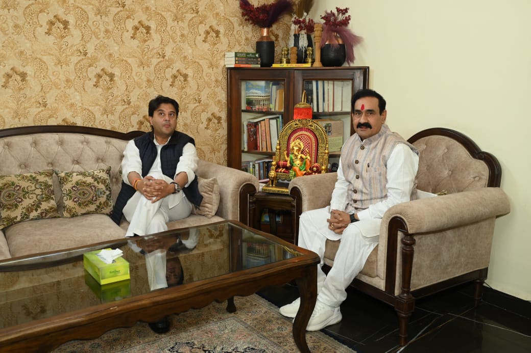 jyotiraditya scindia meet  narottam mishra