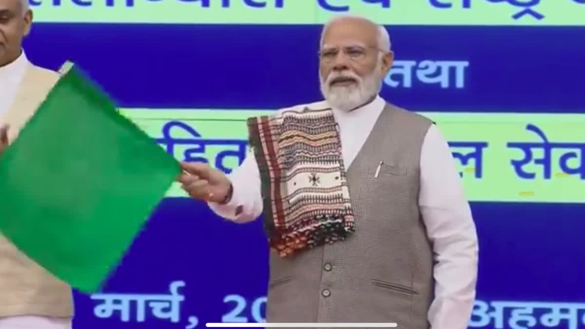 PM Modi Ahmedabad Visit : પીએમ મોદીએ સાબરમતી રેલવે પ્રોજેક્ટ અર્પણ કર્યો, 85000 હજાર કરોડથી વધુના રાષ્ટ્રીય રેલવે પ્રોજેક્ટ
