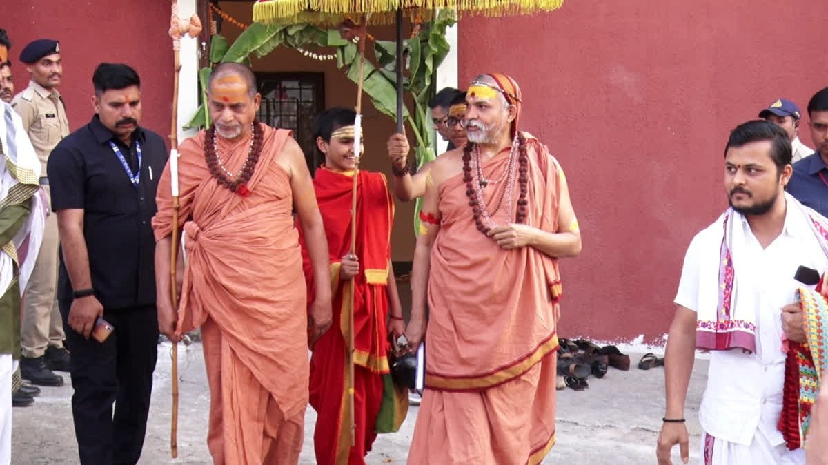 MP: Swami Avimukteshwaranand Maharaj to Start 'Bhai and Kasai' Campaign to Curb Cow Slaughter