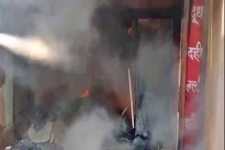 पटना में शॉर्ट सर्किट से किराना स्टोर में लगी आग