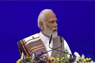 PM Modi Ahmedabad Visit : ' મેં મારા જીવનની શરુઆત રેલવેના પાટાથી કરી છે ' કહી પીએમ મોદીએ રેલવે પ્રોજેક્ટ કાર્યક્રમમાં માર્યાં ચાબખા