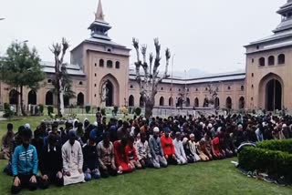 mosques-and-shrines-of-kashmir-abuzz-with-prayers-with-the-onset-of-holy-month-ramadan