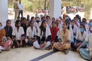 Burhanpur Nursing Students Protest