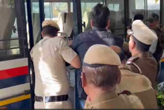 आम आदमी पार्टी का बीजेपी के खिलाफ आईटीओ पर प्रदर्शन