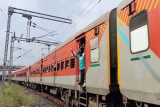 Holi special train pass via Ratlam