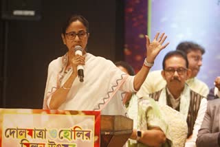 Mamata Banerjee at Dol Utsav 2025