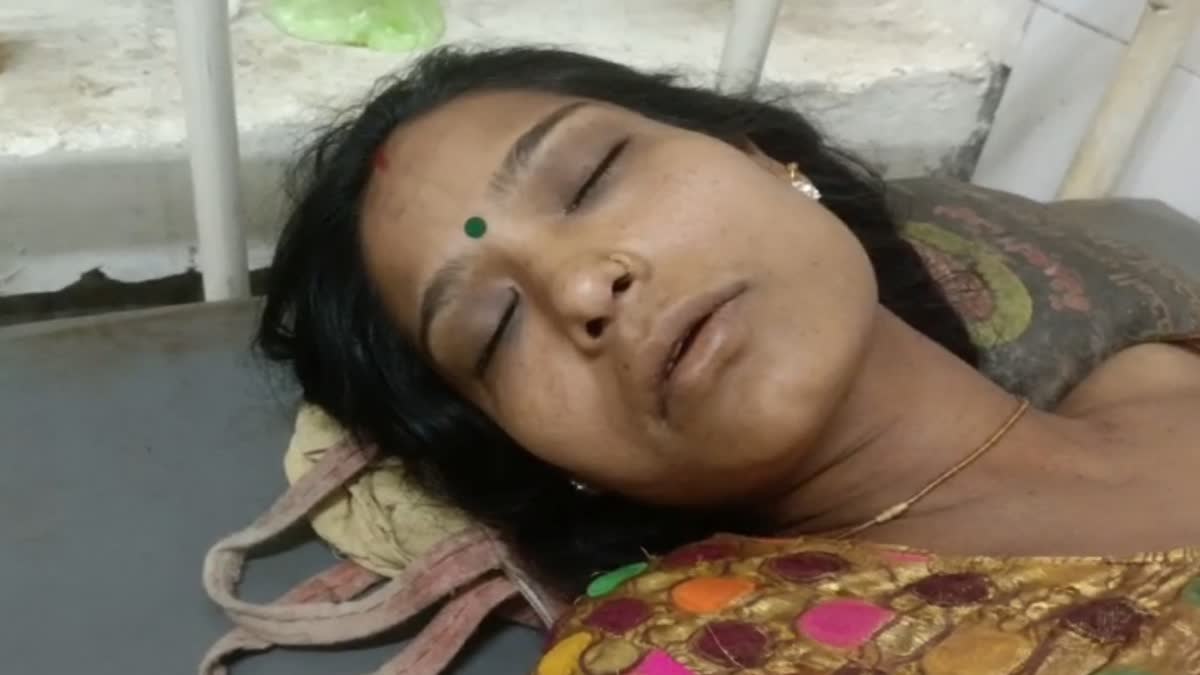 Ashoknagar husband fatal attack with axe on wife