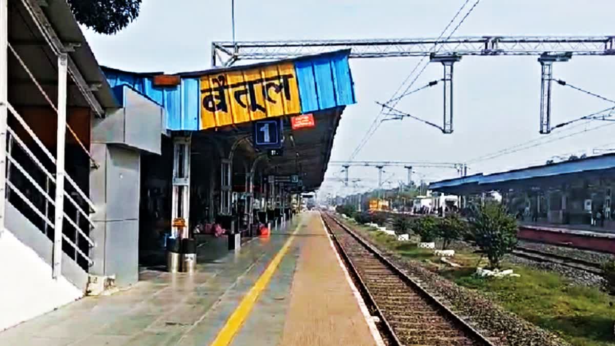 The special train running between Hubli-Gomtinagar will pass through Betul