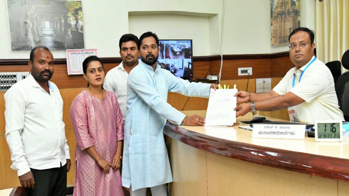 Mallappa Chowgule filed nomination paper.