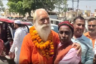 Ram Temple Chief Priest Visits Babri Masjid Protester Ansari's