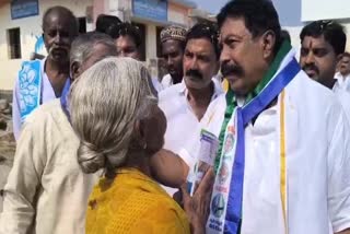 Protest_to_Adoni_YSRCP_MLA_Sai_Prasad_Reddy