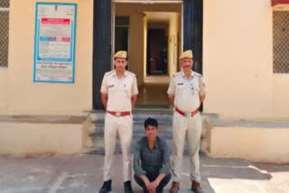Police arrested a man smuggling opium in Chittorgarh