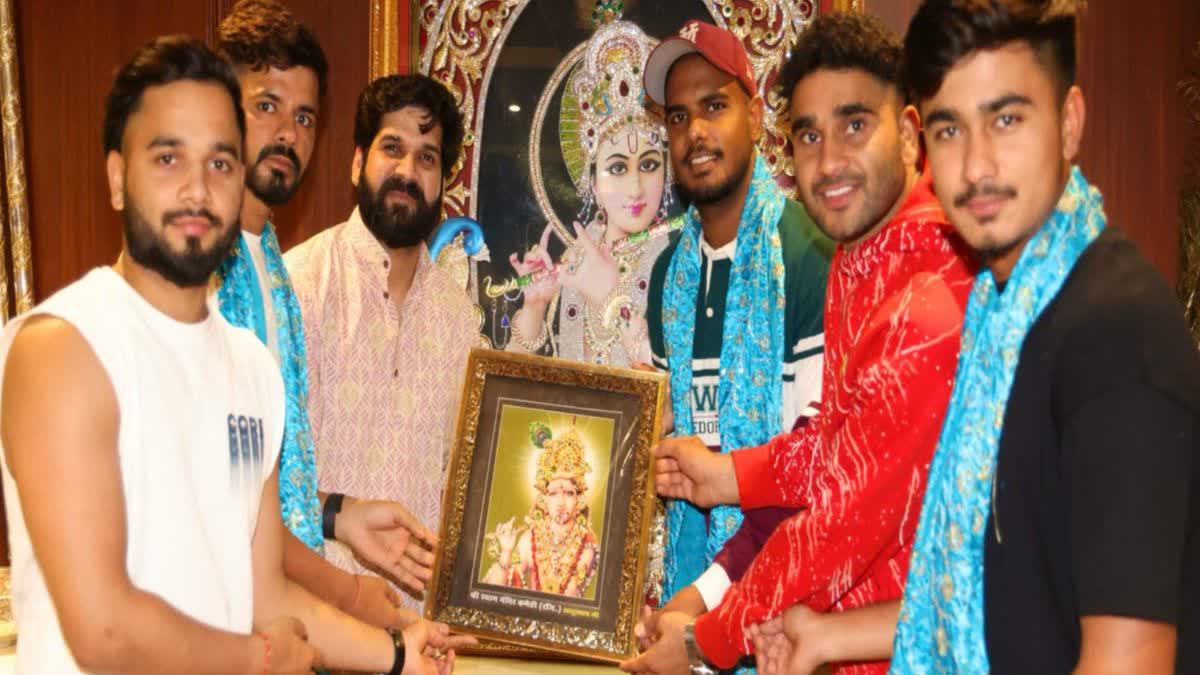 खाटू श्याम के शरण में पहुंचे RCB के खिलाड़ी