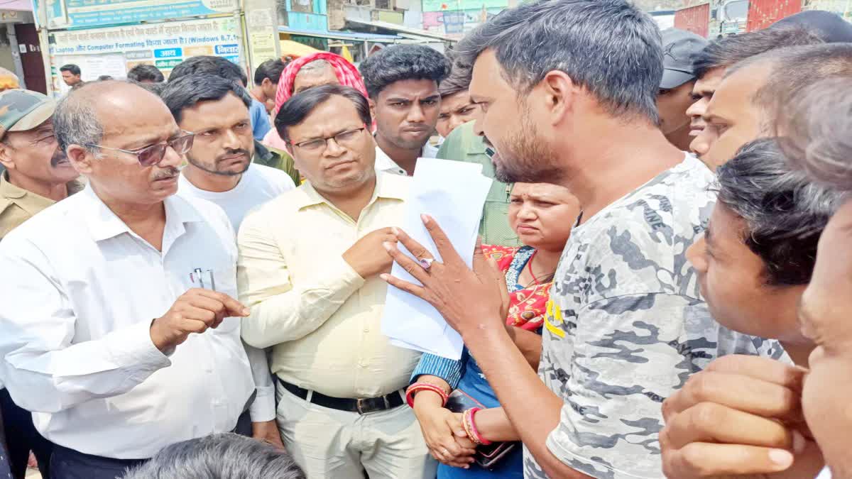 Students protest IN munger