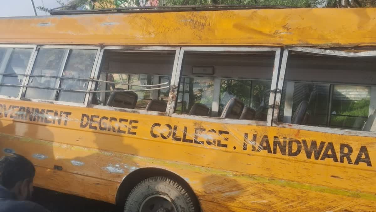 ہندوارہ میں کالج بس حادثہ کا شکار دو طالبات ہلاک