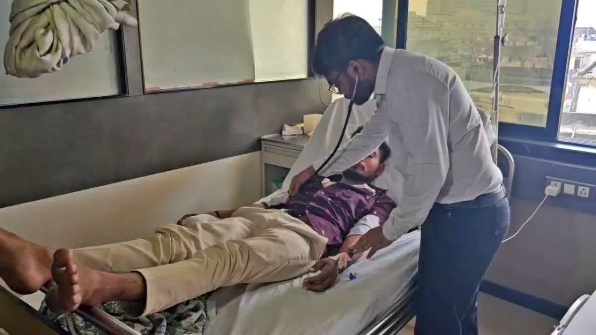 ವಿಷಕಾರಿ ನೀರು ಕುಡಿದು ಅನಾರೋಗ್ಯಕ್ಕೀಡಾದ ಕಾರ್ಮಿಕನಿಗೆ ಚಿಕಿತ್ಸೆ