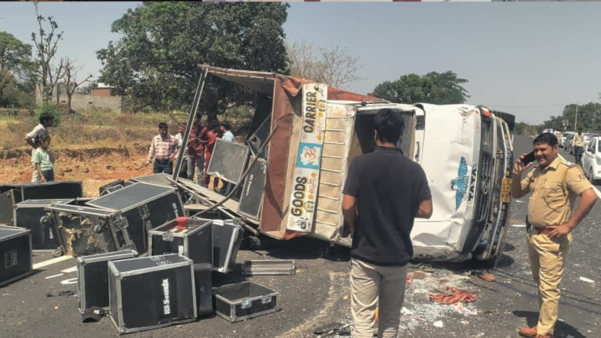 Pickup crashed in accident