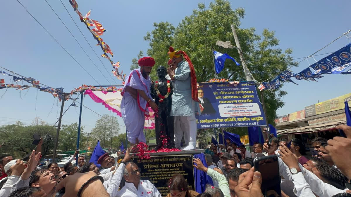 Premchand Bairwa unveiling statue