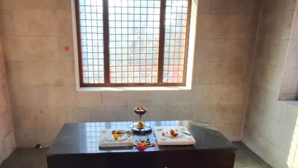 हनुमान जी की चरण पादुकाएं