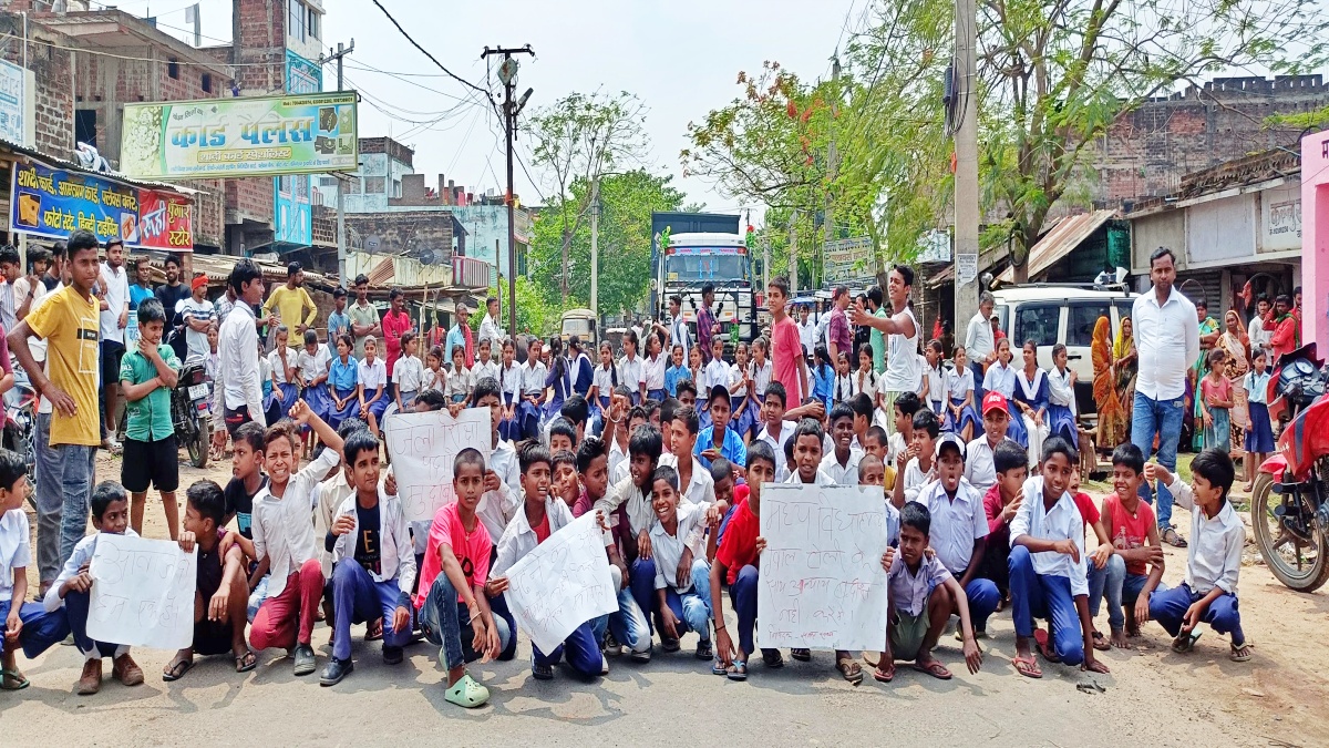 Students protest IN munger