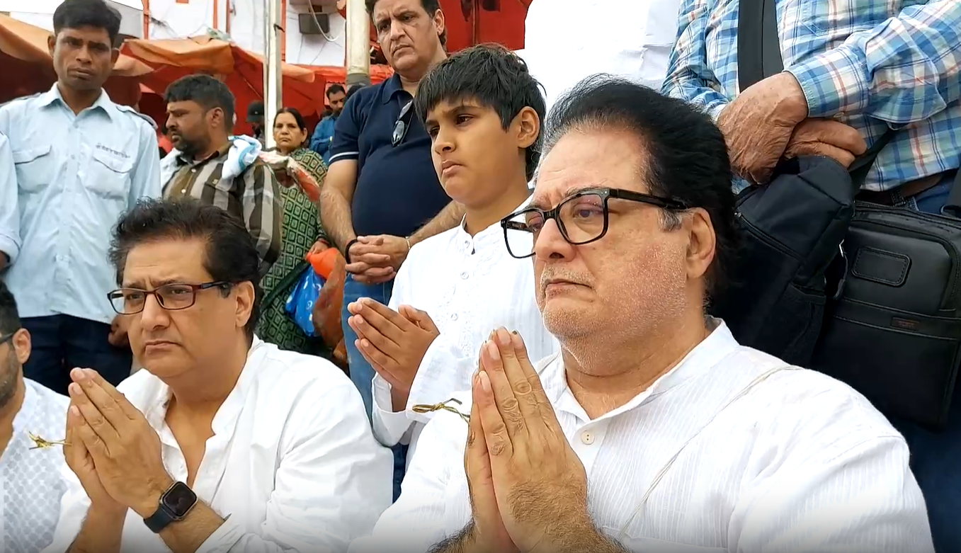 Manoj Kumar's ashes immersed in Ganga