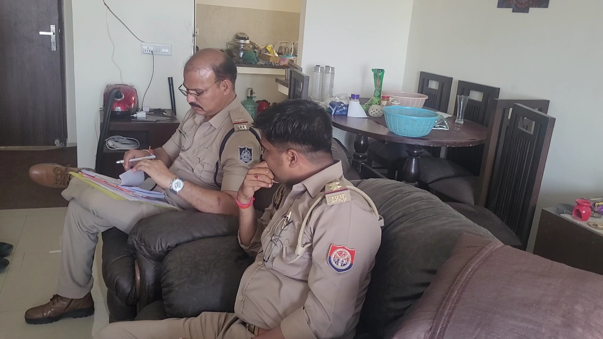 damoh fake heart surgeon dr narendra john kem prayagraj degrees registration fake new update.