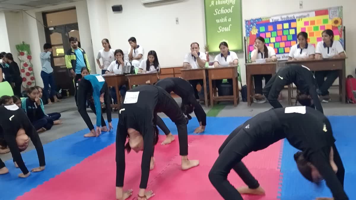 गाजियाबाद में दो दिवसीय योगासन चैंपियनशिप का आयोजन, पहले दिन 400 छात्र हुए शामिल