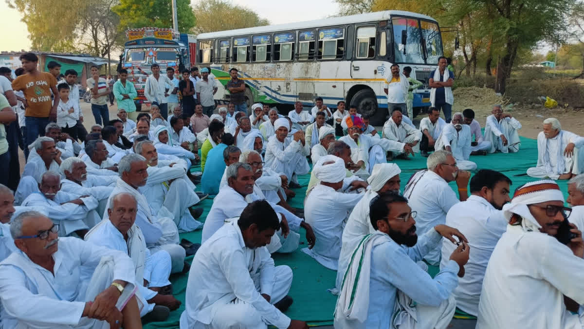 Villagers blocked the state highway