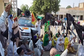 Akali Candidate Iqbal Singh Jhunda from Sangrur protested with black flags