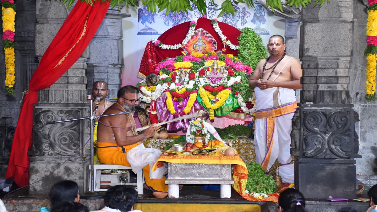యాదగిరి గుట్టలో పునఃప్రారంభమైన స్వామి వారి సేవలు Sri Lakshmi Narasimha swami Utsavalu