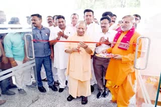 गोरखपुर में सीएम योगी ने दो महत्वपूर्ण परियोजनाओं का उद्घाटन किया.