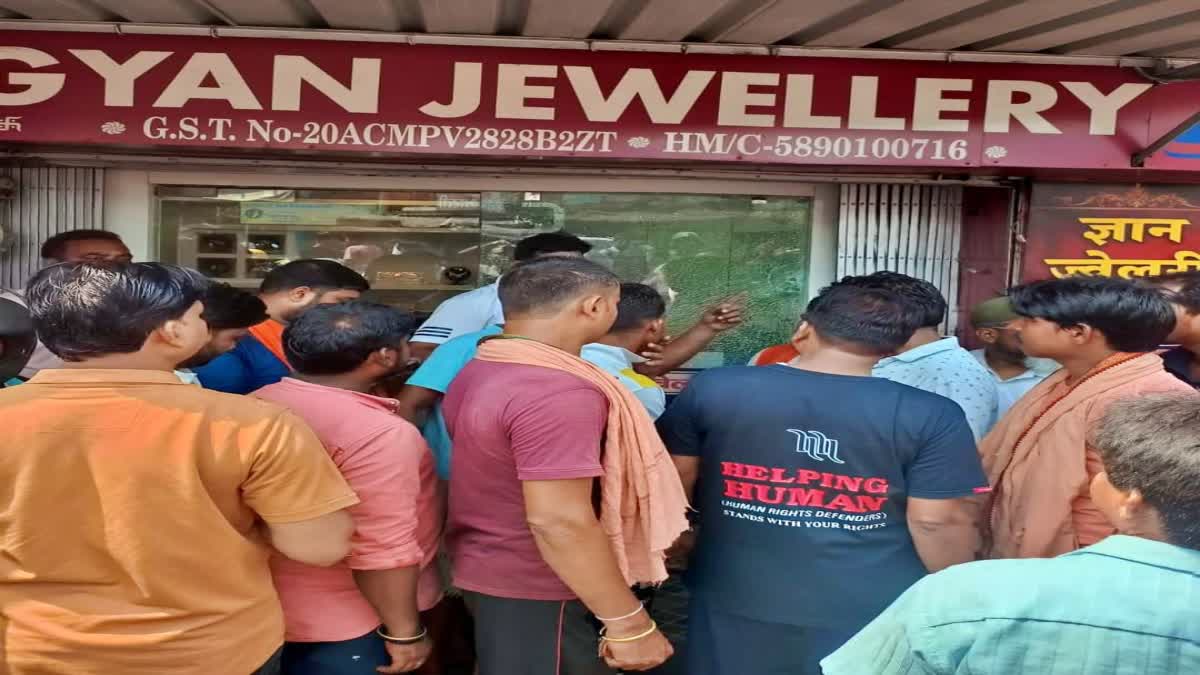 Firing at jewellery shop