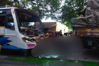At least 10 passengers in the bus who were wounded have been admitted to the  Government Mohan Kumaramangalam Medical College.