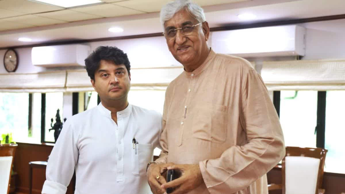 TS Singhdeo meets Jyotiraditya Scindia