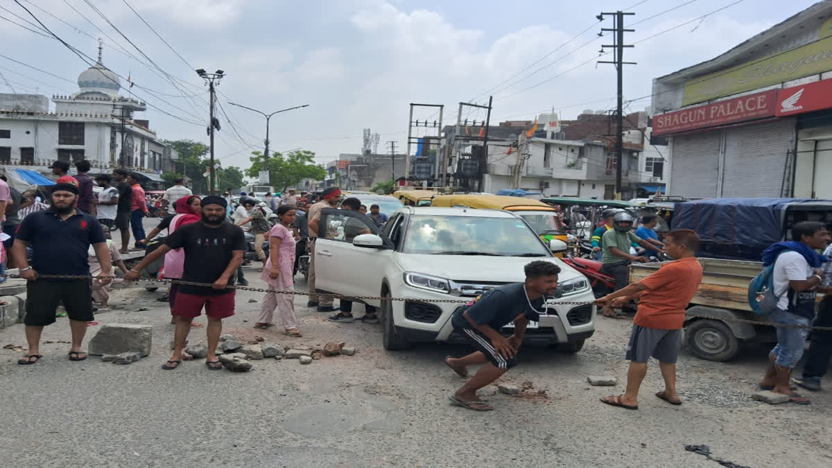 The people of Ludhiana Dhoke Mohalla put up a jam