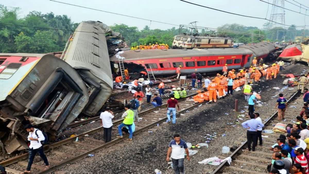 picture of a triple train accident in Odisha