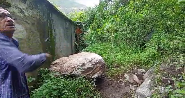 Boulders fall in Aun Village