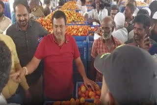 Karnataka: Amid soaring prices, 15 kg tomatoes box auctioned at Rs 2200 at Kolar APMC